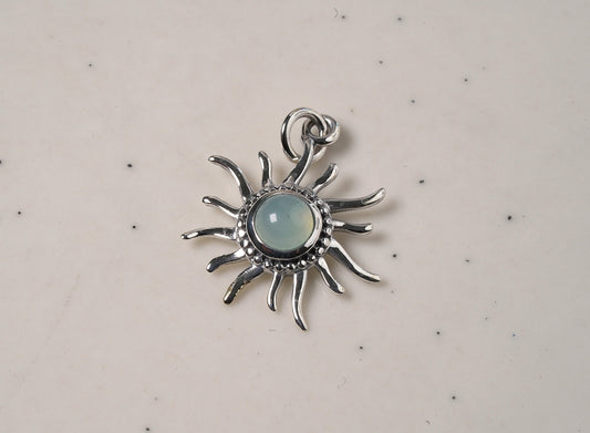 Sunray Pendant with Precious Stone - Griha Threads & Treasure