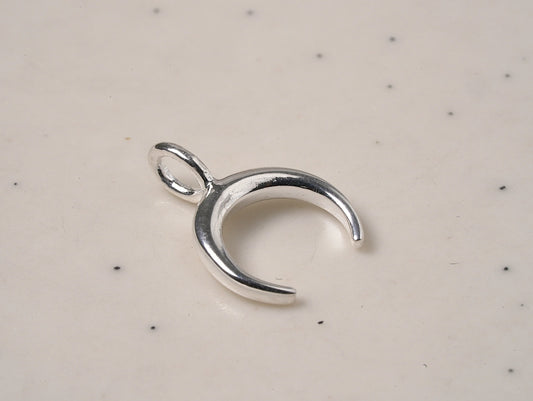 Sterling Silver Crescent Moon Pendant - Griha Threads & Treasure