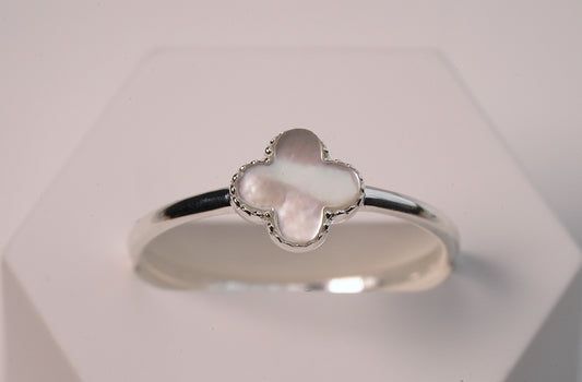 Elegant 925 Sterling Silver Pearl Clover Ring - Timeless Jewellery