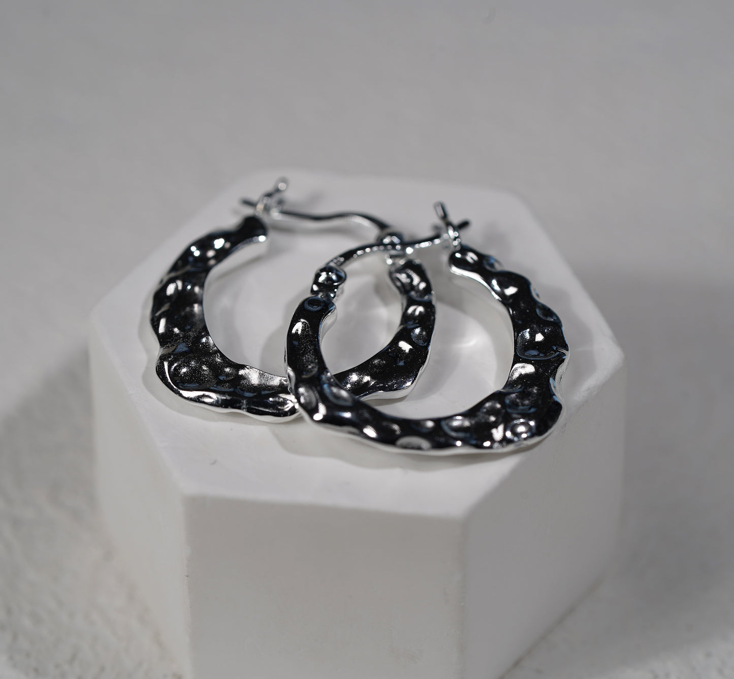 Silver hoop earring hand hammered fashion