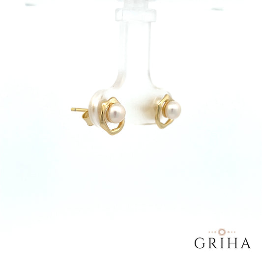 stud pearl earrings