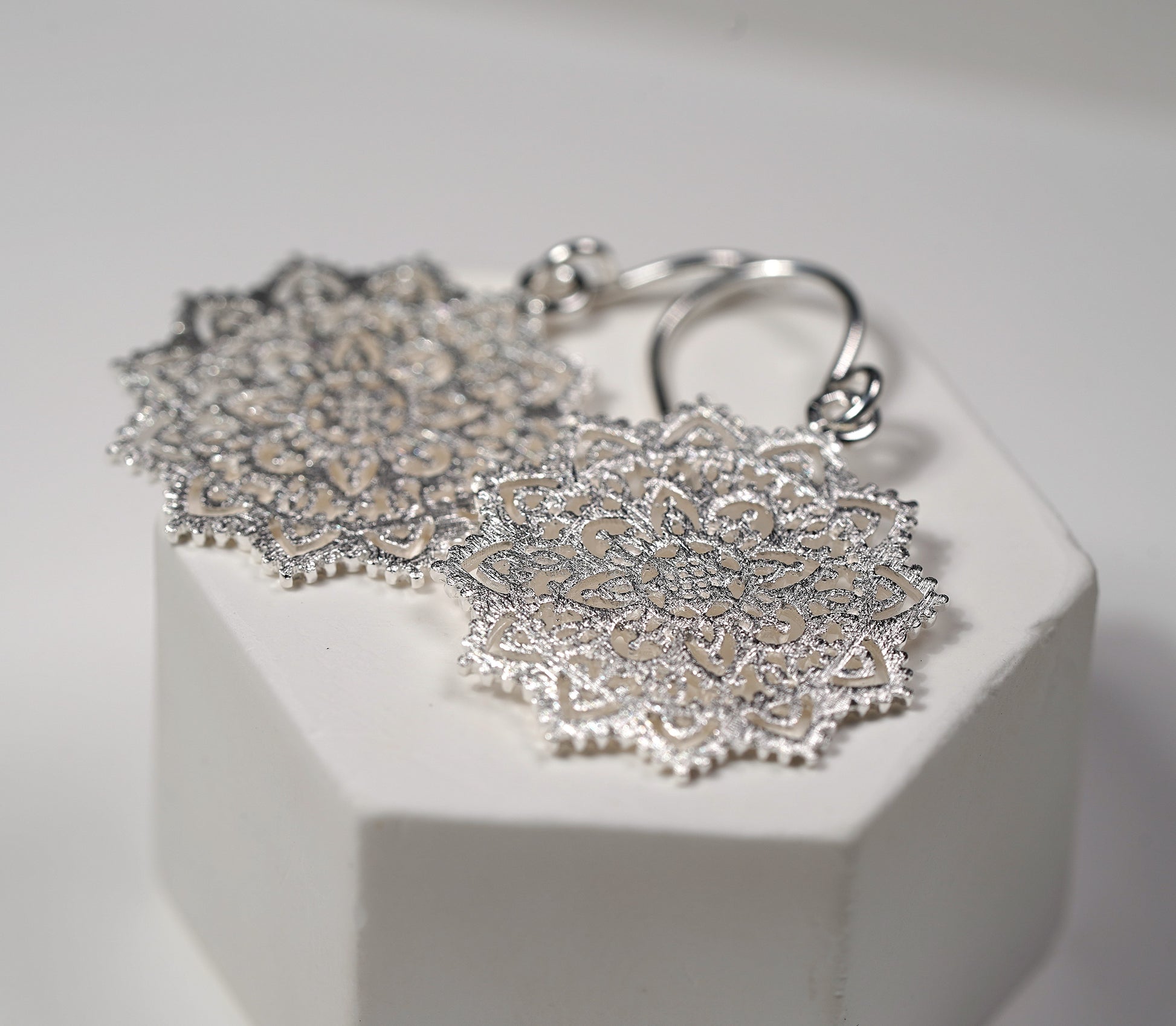 925 Sterling Silver Detailed Flower Mandala Earring