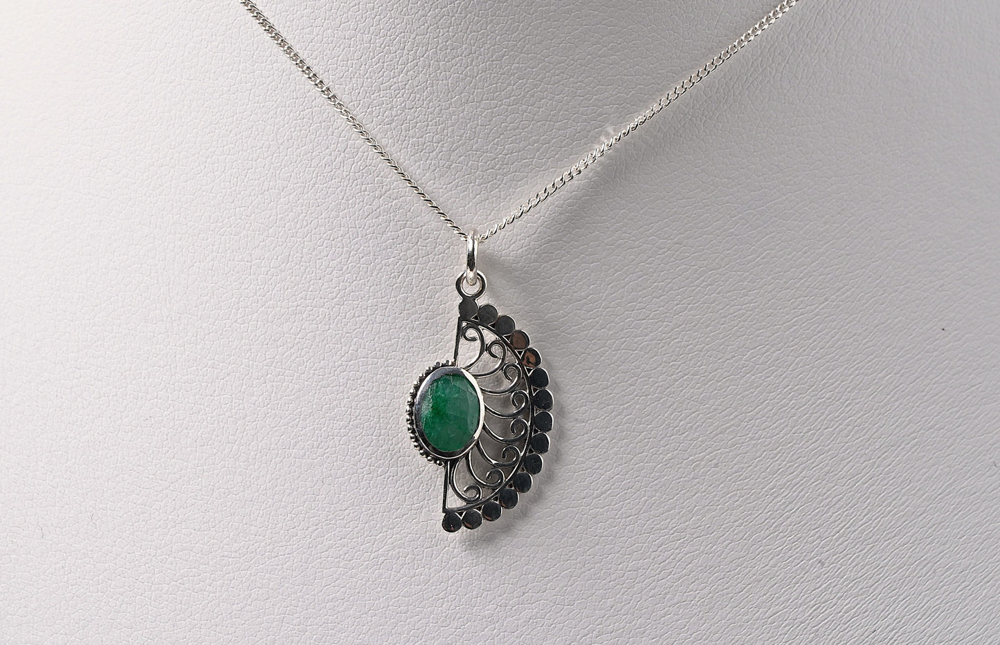 925 Sterling Silver Aventurine Adorned Pendant on Neck