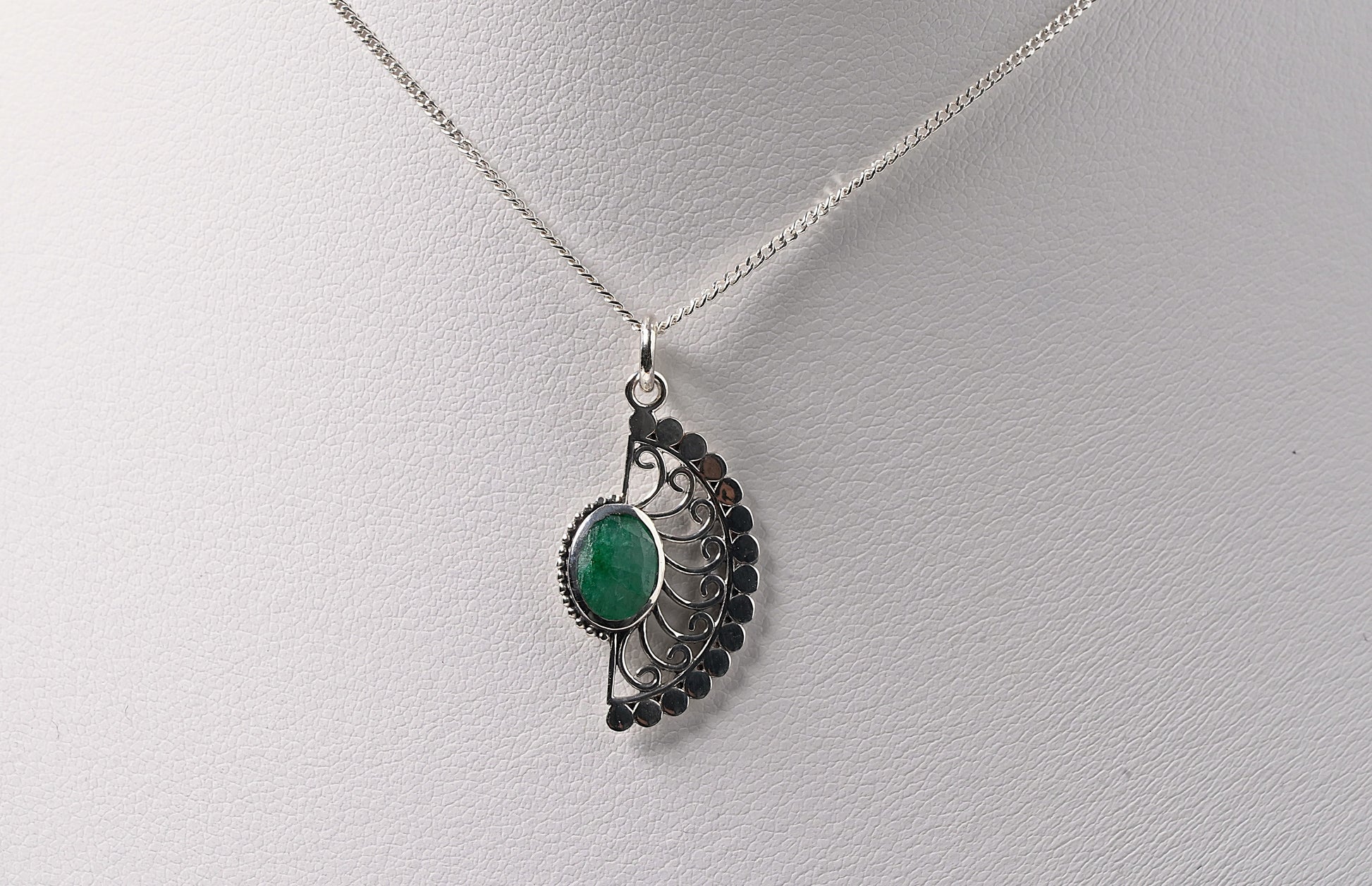 925 Sterling Silver Aventurine Adorned Pendant on Neck