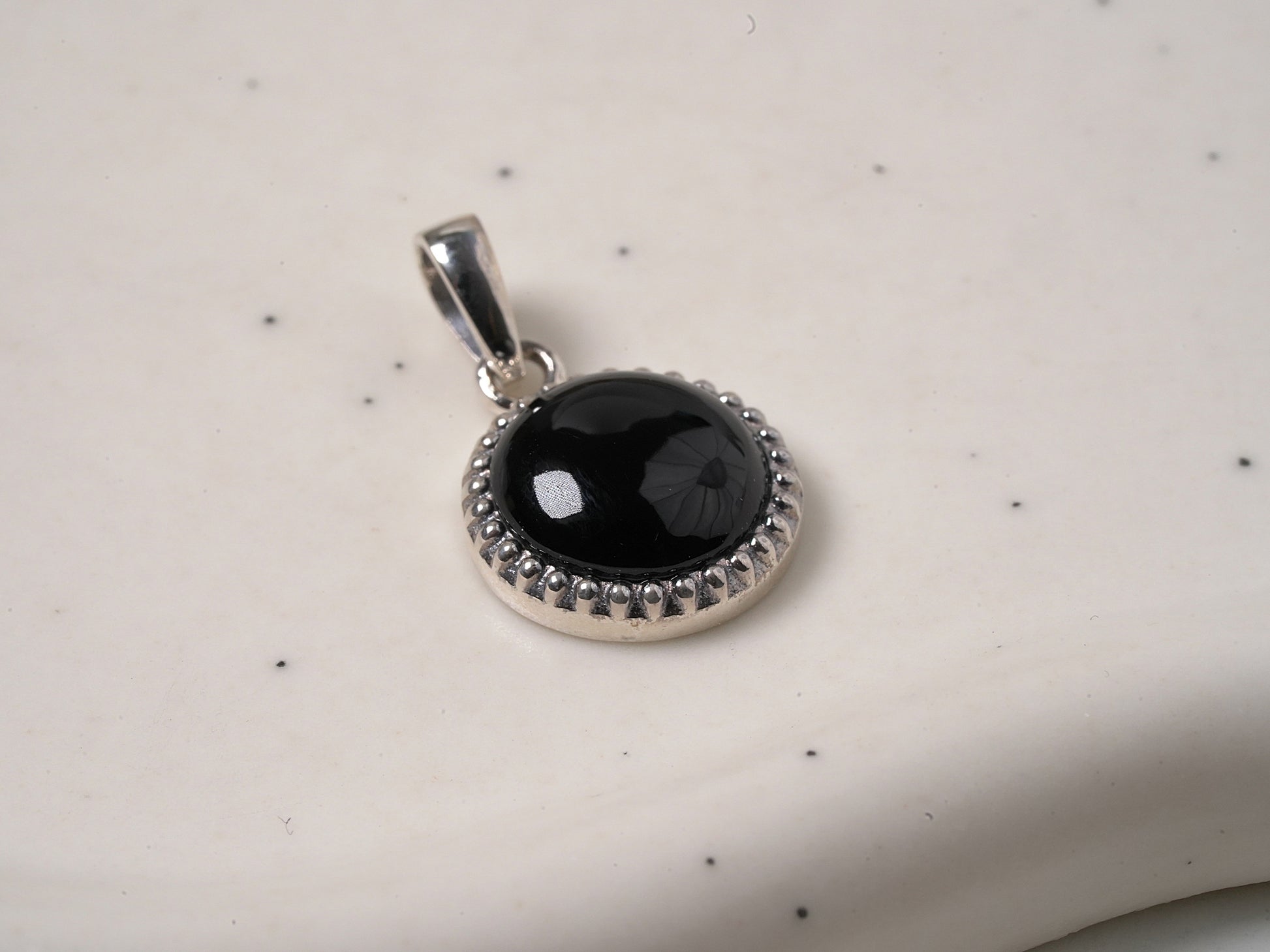 925 Sterling Silver Black Onyx Round Pendant 