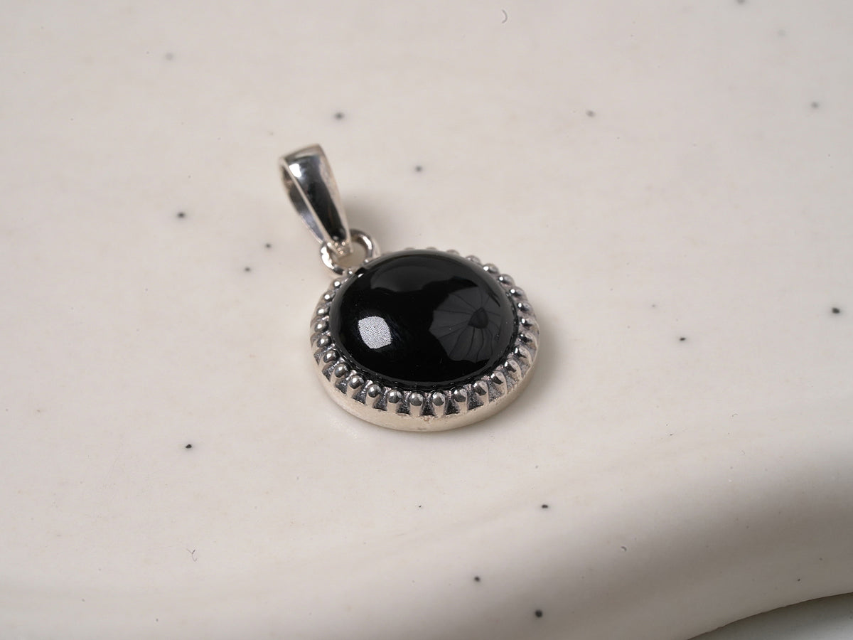 925 Sterling Silver Black Onyx Round Pendant 