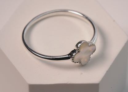 Elegant 925 Sterling Silver Pearl Clover Ring