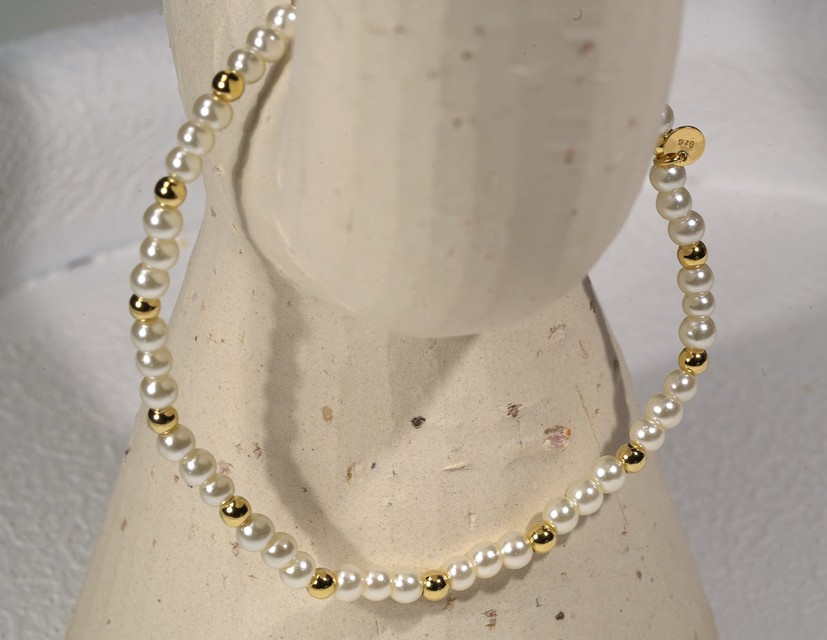 White Pearl Beaded Elastic Bracelet with Gold Feature