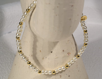 White Pearl Beaded Elastic Bracelet with Gold Feature