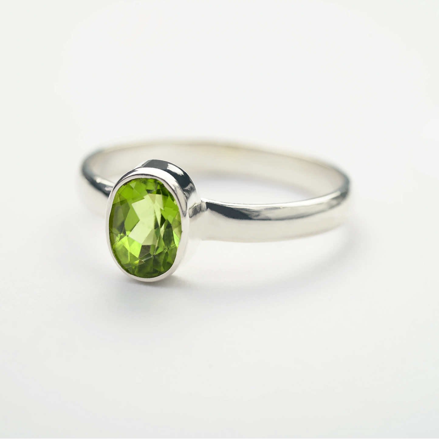 Sterling silver oval peridot gemstone ring