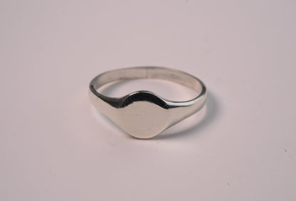 Petite Silver Signet Ring in 925 Sterling Silver