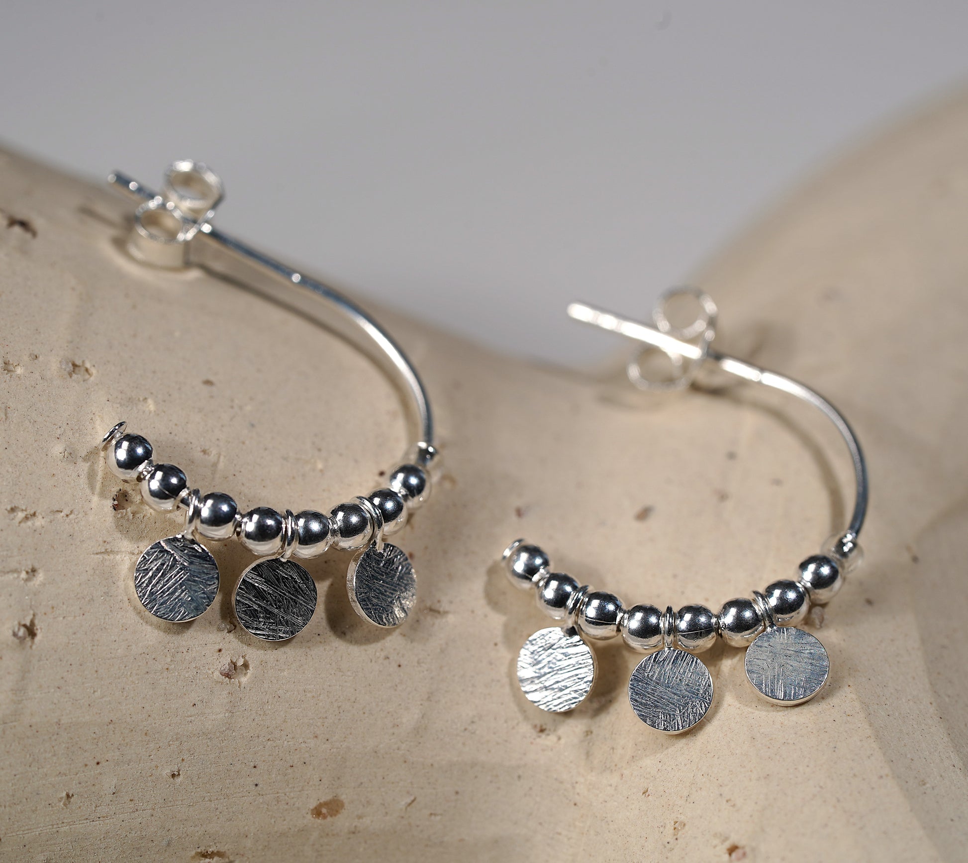 925 Sterling Silver C-Style Hoop Earring with Silver Glass Ball and Hand Hammered Adornment