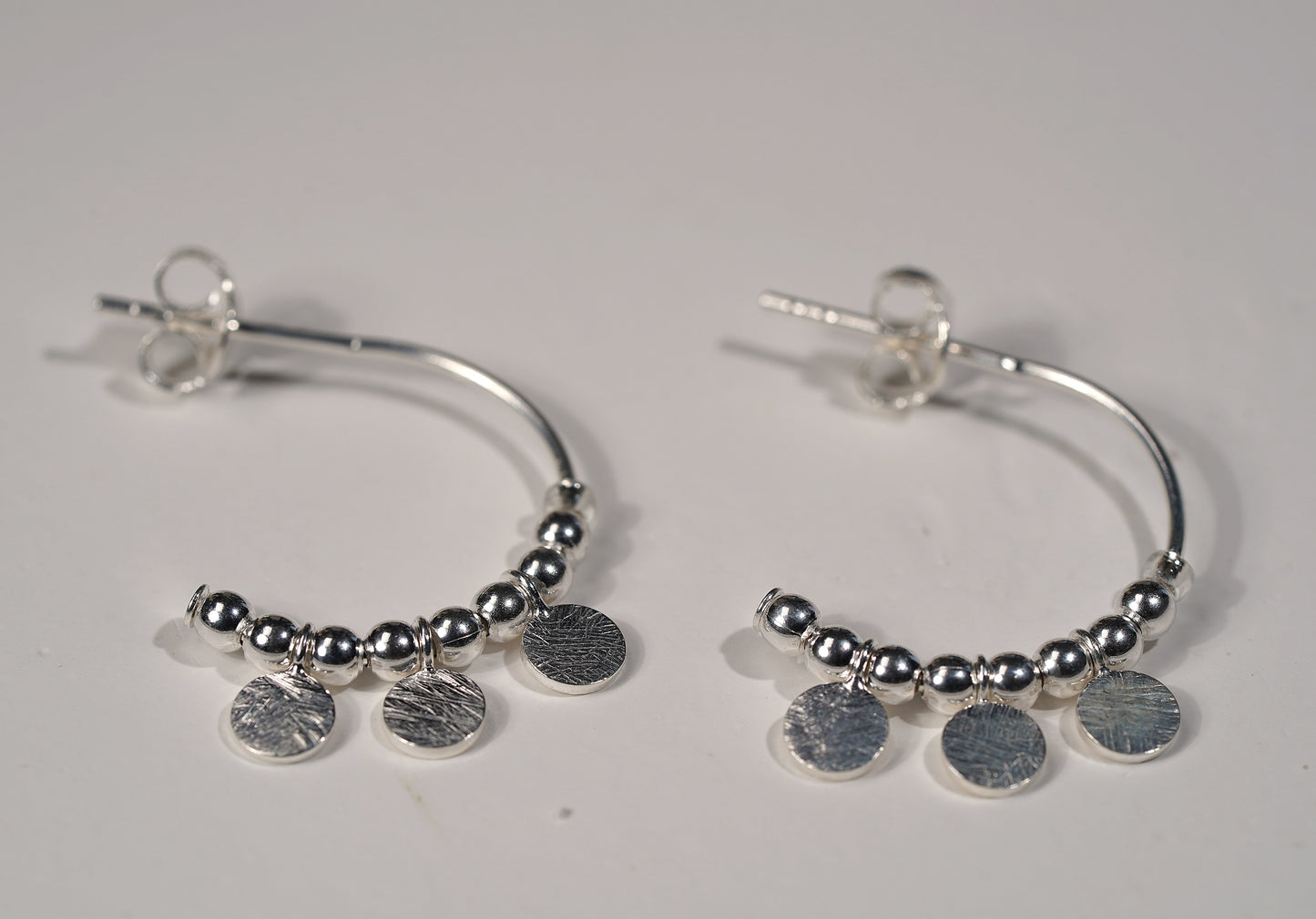 925 Sterling Silver C-Style Hoop Earring with Silver Glass Ball and Hand Hammered Adornment