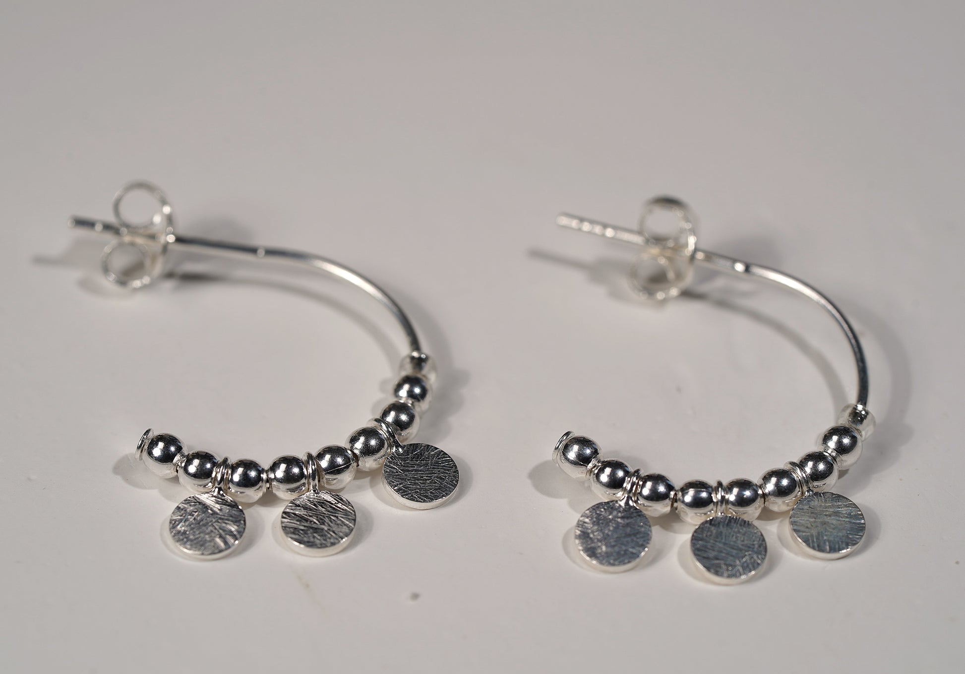925 Sterling Silver C-Style Hoop Earring with Silver Glass Ball and Hand Hammered Adornment