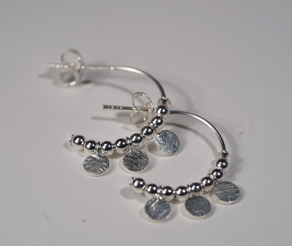 925 Sterling Silver C-Style Hoop Earring with Silver Glass Ball and Hand Hammered Adornment