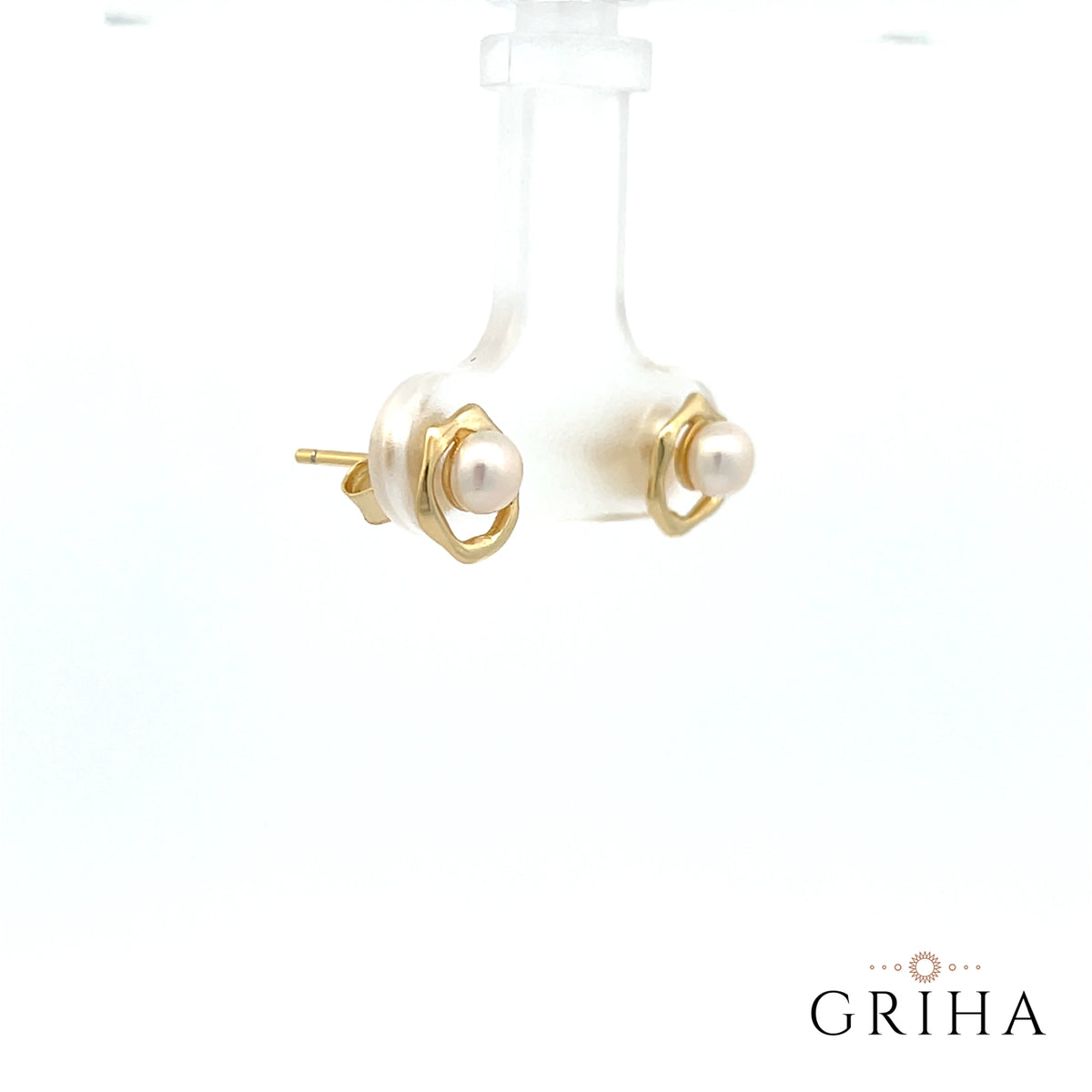 stud pearl earrings
